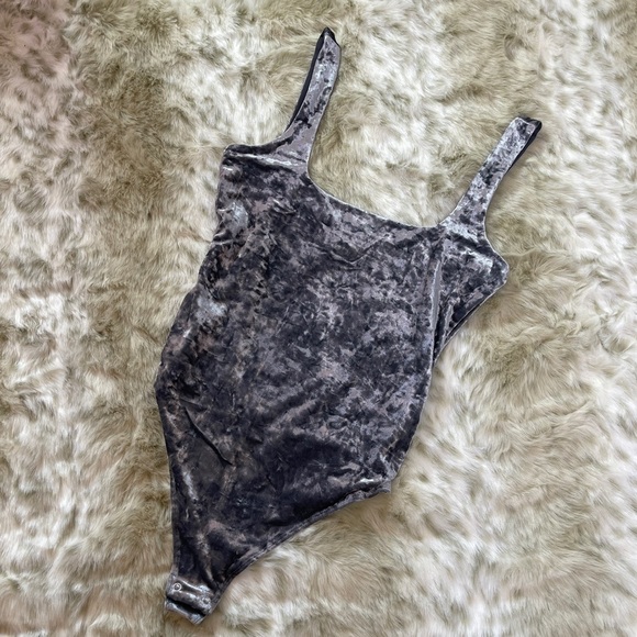 Good American Gray Crushed Velvet Tank Bodysuit - Picture 9 of 10